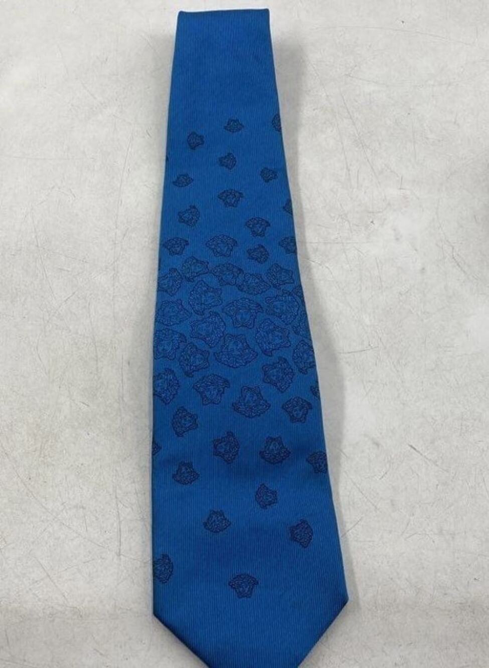 GIANNI VERSACE MEDUSA Mens Royal Blue Silk Italy Neck Tie 3.5 x 56 Classic